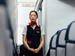 Vous voulez faire carrière en tant qu'hôtesse de l'air chez air france ? Maquillage Tenue Sexisme Le Quotidien Difficile Des Hotesses De L Air