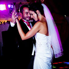 Organisation musicale du mariage, choix des musiciens. Dj Groupe Ou Orchestre Quelle Musique Pour Mon Mariage Marie Claire
