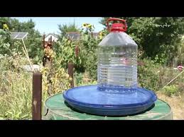 Eine Vogeltranke Mit Nachfull Funktion Youtube In 2020 Wasserspeicher Vogelbad Diy Vogelbad