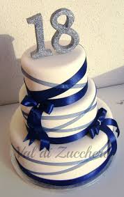 Due Torte Per Un Solo Evento Un Diciottesimo Compleanno Una Tortina Per Il Pranzo In Famiglia Una A Pi Torte Torte Di Compleanno Ragazza Torte Di Compleanno