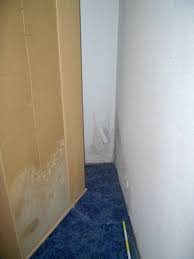 Es kann sich sowohl um regendurchnässte jacken und schuhe oder um noch nicht schranktrockene wäsche handeln. Sieben Moblierungstipps Gegen Schimmel In Wohnungen Www Schimmelpilze Online