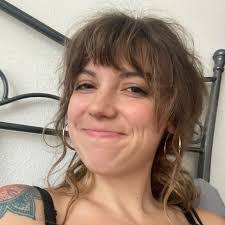 Hannah Gumm's Instagram, Twitter & Facebook