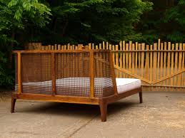 Bett Aus Nussholz Mit Einem Kopfteil Aus Rattan Bett Rattanbett Kopfteil Bett