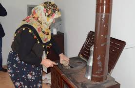 Daha önce evi ısıtmak için kullandıgım sobayla evi ısıttım sobanın olduğu oda hariç evin heryerinde petek takılı videoda. Bursa Da Sobadan Kombi Yapan Mucit Ogretmen Butun Evi Isitiyor Bursada Bugun Bursa Bursa Haber Bursa Haberi Bursa Haberleri Bursa