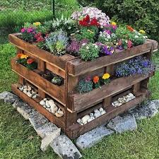 Transformez votre extérieur sans vous ruiner grâce à des palettes ,. 200 Meubles En Palettes Que Vous Pouvez Fabriquer Vous Meme Page 139 Whouhou En 2020 Deco Jardin Palettes Bricolage Jardin Idees Jardin