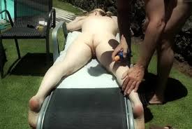 Bei 30 Grad Nackt Im Garten