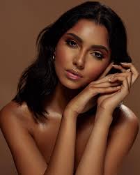 Making magic with @nehapelia_ and @artislush ✨