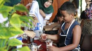 Makuku family saat ini membuka lowongan pekerjaan posisi staff hrd penempatan bandung. Anak Anak Belajar Jadi Barista Di Jungle Coffee Bar Kota Banjarmasin Banjarmasin Post