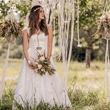 Neben den aktuellen brautkleider kollektionen und trends findet ihr hier die besten designer, brautmodeläden und tipps. Hochzeit In Tracht