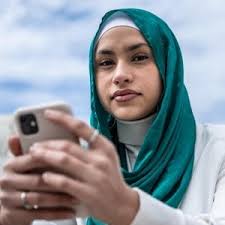 Comunali Roma, Mariam Ali, prima candidata col velo: "La mia identità è la  mia forza"