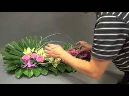 How To Make A Gorgeous Table Arrangement Youtube Flower Arranging Videos Creative Flower Arrangements Church Flower Arrangements