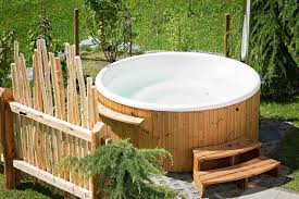 Diy badefass aus holz, produzieren mit felder® es ist recht einfach einen guten yakuzzi selber zu bauen. Badefass Im Garten Welche Richtlinien Sind Zu Beachten