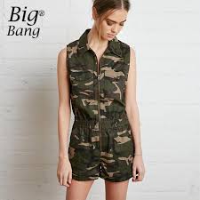 Le short pour femme odlo wedgemount, ici décliné en coloris vert, est un vêtement de randonnée léger et doté d'un séchage rapide. Short Armee Femme