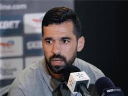 كشف مصدر داخل اللجنة الأولمبية أن عبدالله السعيد لاعب بيراميدز طعن أمام مركز التسوية والتحكيم باللجنة الأولمبية على قرار اللجنة بتغريمه 2مليون دولار لصالح الاهلى بناء على الشكوى التي قدمها ضده. Ø§Ù„Ù„Ø§Ø¹Ø¨ Ø¹Ø¨Ø¯ Ø§Ù„Ù„Ù‡ Ø§Ù„Ø³Ø¹ÙŠØ¯
