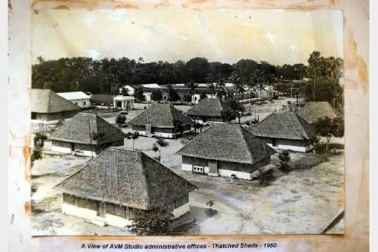 The establishment of Chennai's legendary AVM Studios reveals interesting turns in the history of cinema in the region. 🎞️ Its founder, A.V. Meiyappan, was the owner of a gramophone recording company, and