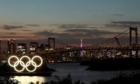 В наши непростые ковидные времена церемония открытия самого главного спортивного мероприятия была под угрозой срыва — к счастью, этого не произошло. Ceremoniya Otkrytiya Olimpijskih Igr 2020 Gde I Vo Skolko Smotret Pryamuyu Translyaciyu