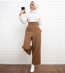Pin By Cross Plunkett On Peg Pants In 2020 Hijabi Outfits Casual Muslim Fashion Outfits Muslim Fashion