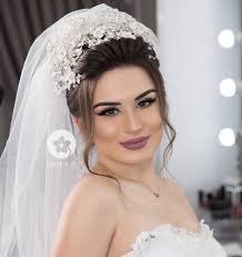 Pin By Kubra Durma On Hair Styles Bride Headpiece Bride Hair Accessories Wedding Hair And Makeup