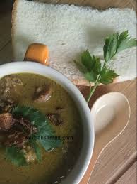 Panaskan kuali dan masukkan minyak dalam kuantiti yang sedikit sahaja. Sup Ayam Pencen Ala Mamak