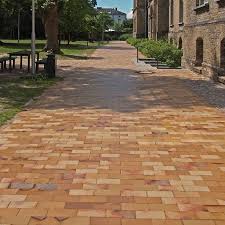 Lernwerft Kiel De Sortierung Odense Hagemeister Clinker Brick Brickarchitecture Iarchitectures Arc Instagram Foto Klinker Gartengestaltung Hochbeet