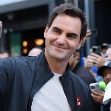 Roger Federer : "My knee had been bothering me for a while, and I knew I  would retire, so I took a break that summer to decide where to retire. I was