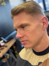 💁🏽‍♀️ THE LADY BARBER