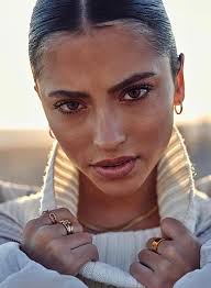 Looking for a fresh face to collaborate with here in the Houston area! I'm  seeking an aspiring model interested in a TFP Beach or Poolside theme  photoshoot. You can expect up to