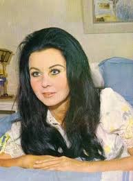 Diye merak ediyorsanız doğru sayfadasınız. Fatma Girik Famousfix