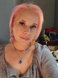 woman tries pink hair after weight loss