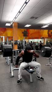 Holding up my warm up ⚒️