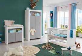 Die weißen möbel mit kranz im dekor luna elm und fronten im dekor canadian white mit kassettenfräsung bezaubern groß und klein. Babyzimmer Komplettset Lissabon Set 3 St Bett Wickelkommode 2 Trg Schrank Online Kaufen Otto