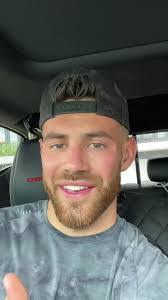 Cameron Davidson's Instagram, Twitter & Facebook