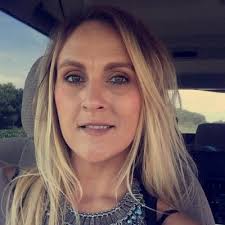 Laura Stunkel's Instagram, Twitter & Facebook