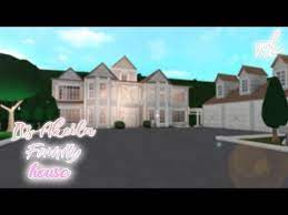 It S Akeila S Family Home Speedbuild Exterior Only Glisselle Bloxburg Youtube Beautiful House Plans Bloxburg Exterior Luxury House Plans