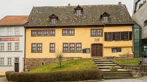 The bach haus, or creek house, is a 2 bedroom, 1 bath cottage in the heart of the beautiful texas hill country. Bachhaus Eisenach Wikipedia