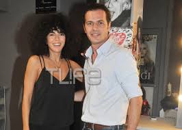 Όλες οι ειδήσεις από την ελληνική και διεθνή showbiz. O Marios A8anasioy Anoi3e Kommwthrio Des Fwtografies Apo Ta Egkainia