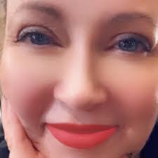 Lisbeth Weiss's Instagram, Twitter & Facebook