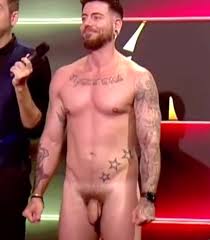 Ragazzi completamente nudi in un programma spagnolo - BitchyX