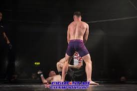 A két kemény legény, bunyós pityu és növényi norbert, az olimpia bajnok birkózó, közös mulatós lemezt készítenek az új évben. Novenyi A Fiam Ugy Fojt Mint Egy Oriaskigyo Borsonline