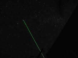 Laser pointers (sometimes known as laser pens) are compact, handheld laser devices. Pointeur Laser Vert 100mw Puissant Pour Pointer L Etoile