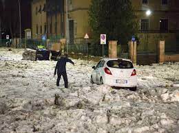 Controlla ora la tua città con le immagini delle. Allerta Meteo Domani Forse Scuole Chiuse A Roma E Il Vento Fa Strage Di Alberi Corriere It