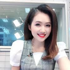 2 MC thời tiết Người lấy chồng giàu kẻ là chuyên viên ngân hàng