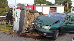 Σοβαρό τροχαίο σημειώθηκε το πρωί της πέμπτης στην εθνική οδό, στο ύψος του φαλήρου. Agrinio Troxaio Atyxhma Me Egklwbismo Odhgoy Ston Kombo Agioy Dhmhtrioy Fwto Agriniopress