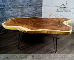 Meja bulat trembesi juga banyak varian jenisnya, anda bisa langsung memilih meja sesuai dengan yang anda butuhkan. Meja Kopi Log Bulat Kayu Trembesi Griya Mebel