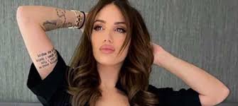 While manon marsault makes revelations about her pregnancy and appears depressed, julien tanti of marseillais in the caribbean reveals his adventures on w9 and his new family life! Manon Marsault Vous Dit Tout Sur Ces 2 Nouvelles Operations Esthetiques