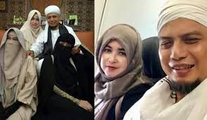 Bukti cinta dan kesetiaan sang istri. Curhatan Mengejutkan Istri Pertama Pasca Ustad Arifin Ilham Poligami