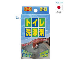 Nagara Viên làm sạch nhà vệ sinh từ nấm mốc và vôi