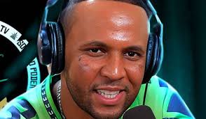 Ah verdade é que eu já não sei oq é cabeça e oq é testa, raffa calvo é  realidade já