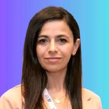 Bir tanış vardı 1800 manat maaş alırdı. Maaş alan kimi başlayırdı gündə 3  dəfə restoranda yemək yeməyə, marketdə, vitrində nə gördü almağa. Deyir mən  həyatımı limitləyə bilmərəm. Onu eləmə bunu…