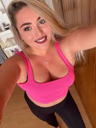 Stacy has sent you a photo: "Is this too MUCH for Threads? 👀” Like to open